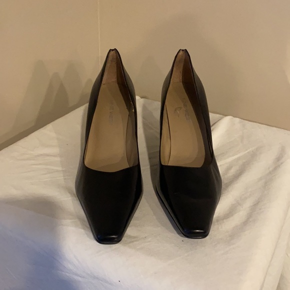 Brand new Nine West black heels, stitched back,oval heel, square toe comfort. - Picture 4 of 4